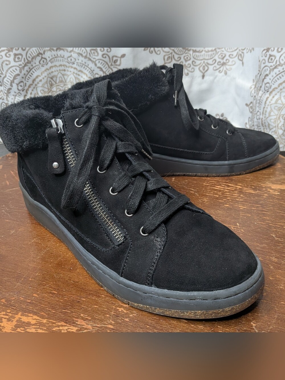 Aetrex Dylan Faux Fur Lined Black Leather High Top Side Zip Women Sneaker Sz 8.5